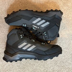 Women’s Adidas Terrex AX4 Mid Waterproof GORE-TEX Hiking Boots Size 8.5